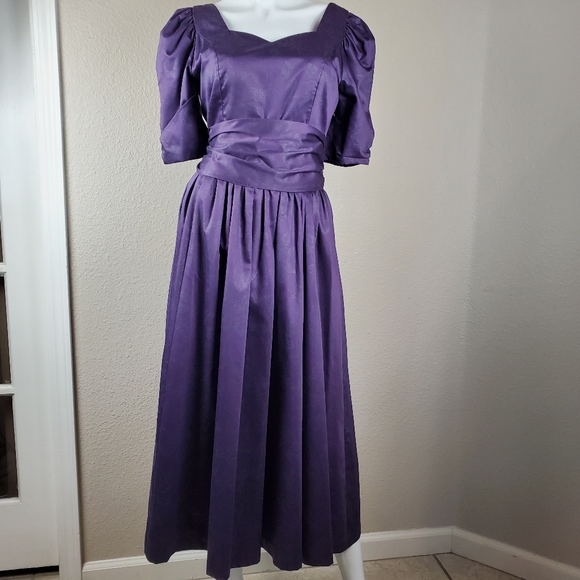 Laura Ashley Dresses & Skirts - ❤LAURA ASHLEY Elegant Deep Purple Floral Dress